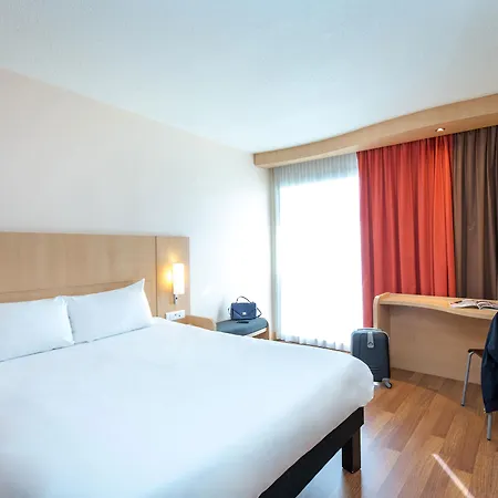 Hotel Ibis Portes Du Luberon