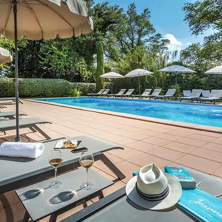 Hotel Ibis Portes Du Luberon 3*