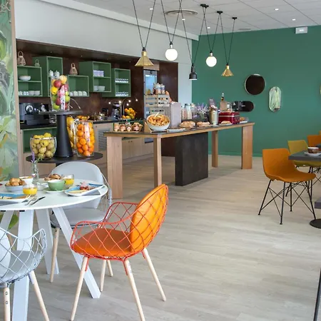 Hotel Ibis Portes Du Luberon 3*